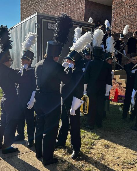 Band Geek Aesthetic, High School Marching Band Aesthetic, Marching Band Aesthetic Wallpaper, Band Aesthetic High School, Band Kid Aesthetic, Marching Band Couples, Marching Band Aesthetic, Band High School, Marching Band Pictures