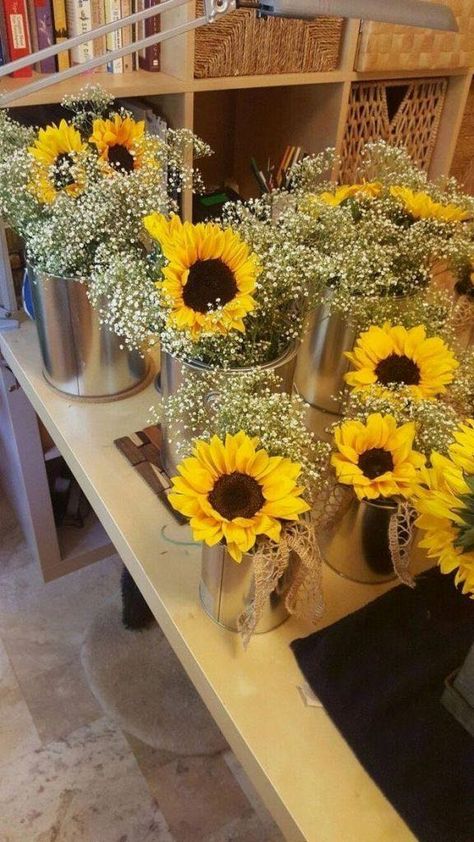 Diy Sunflower Wedding, Cheap Wedding Table Centerpieces, Wedding Centerpieces Diy Rustic, Unique Rustic Wedding, Diy Sunflower, Sunflower Wedding Decorations, Sunflower Centerpieces, Fun Wedding Decor, Wedding Motifs