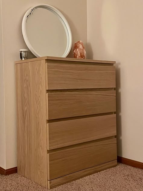 Lemari Aesthetic, Wooden Chest Of Drawers Bedroom, Bedroom Drawers Ideas, Chest Of Drawers Decor, Space Saving Furniture Bedroom, Wood Working Projects, Chest Drawer, Chest Drawers, British School