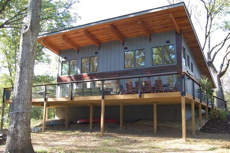 Modern Shed Roof House Modern Home in Knoxville, Tennessee by Oak… on Dwell Shed Roof Homes Designs, She’d Roof House, Modern Shed Roof House Plans, Aluminum Roof Houses, Shed Style Roof House, Monoslope Roof House, Single Slope Roof Houses, Sloped Roof Houses, Slant Roof House