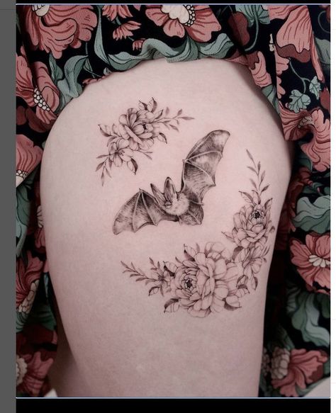 Geometric Line Tattoo, Goth Tattoo, Bat Tattoo, Wicked Tattoos, Beautiful Tattoo, Flowers Tattoo, Cute Bat, Top Tattoos, Next Tattoo