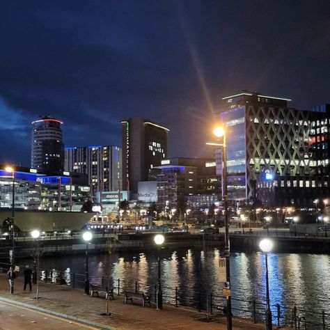 The Quays, Salford 🌆 . . . #manchester #salfordquays #citylife #England #UKtravel #UK #unitedkingdom Media City Salford, Salford University, Liskeard Cornwall, Plaza Salcedo Vigan, Mevagissey Cornwall, Salford, Uk Travel, City Life, Manchester