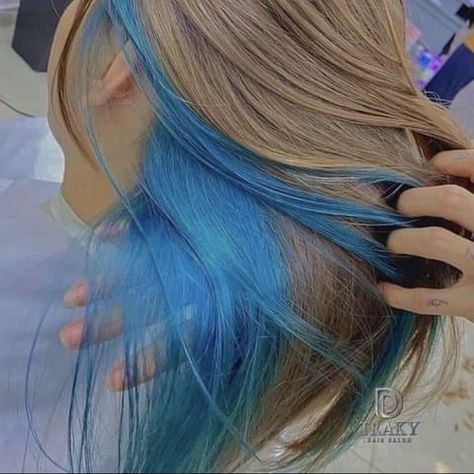 Blue Hair Color Ideas For Blondes, Blue Peekaboo Hair Blonde, Blue Underneath Hair Blonde, Underhair Dye Blonde, 2 Hair Colors Ideas, Blonde Hair With Blue Tips, Blue Hair Underneath, Undercolor Hair, Half Colored Hair