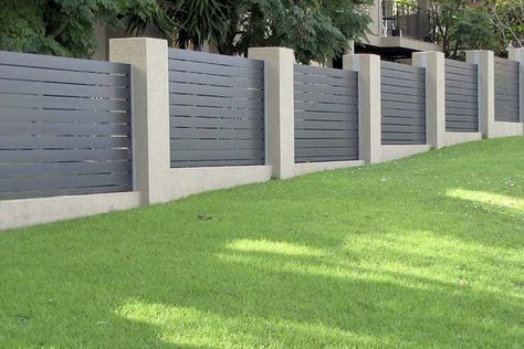 Modern Aluminum And Concrete Fence Design Lattice Garden, Fence Planters, Modern Fence Design, Small Fence, Rustic Fence, Natural Fence, Fencing Ideas, Living Fence, Brick Fence