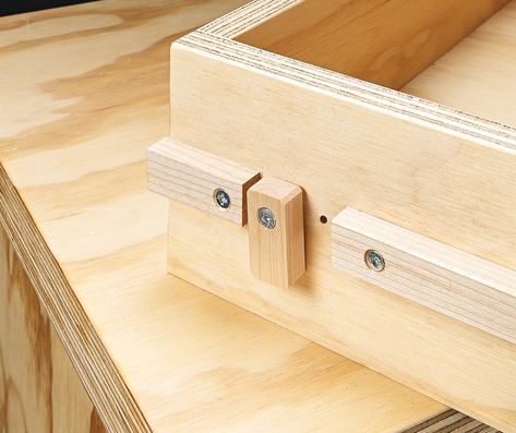 These shop-made drawer guides have a simple way of holding the drawer in the opening Workshop Drawers Diy, Diy Simple Cabinet, Modern Drawer Design, Diy Wood Drawer Slides, Diy Wood Drawers, Workbench Drawers Diy, How To Build A Drawer, Diy Drawer Slides, Drawer Organizers Diy