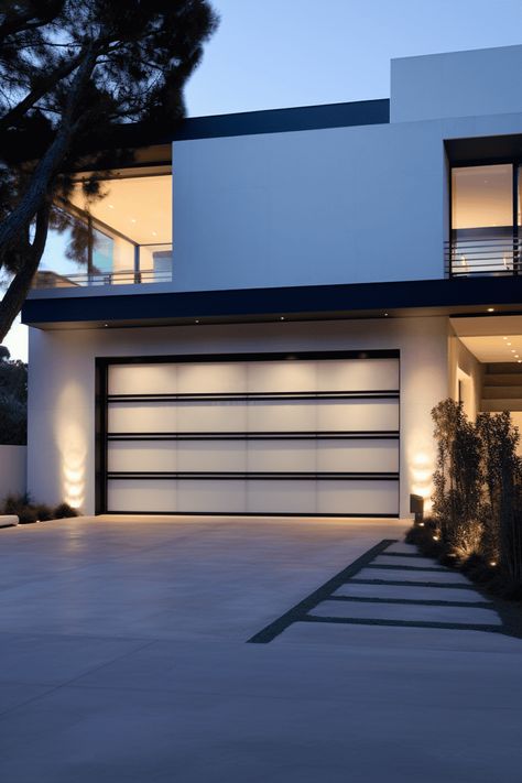 Exterior Garage Ideas: Modern and Discreet Door Design Classic Garage Design, Modern Garage Doors Metal, Modern Garage Lights Exterior, Garage Window Ideas, Modern Garage Doors With Windows, Garage Design Exterior, Garage Exterior Ideas, Modern Garage Doors Ideas, Modern House Garage