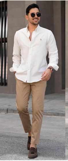 Khaki Outfit Men, Khaki Pants Outfit Men, Beige Pants Outfit, Office Old Money, Brown Pants Men, Khakis Outfit, Beige Hose, Old Money Fashion, Party Outfit Men