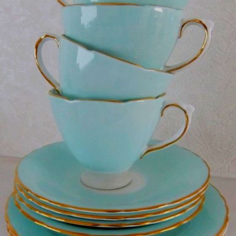 tiffany blue china and tea cups Design Ložnic, Zyla Colors, Bone China Tea Set, Tea Cups And Saucers, Keramik Design, Bleu Pastel, China Tea Sets, White China, My Cup Of Tea