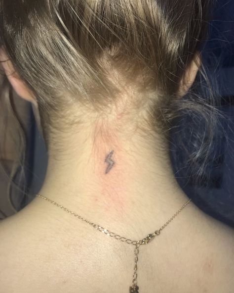 Nape Of Neck Tattoo, Tattoo Stick And Poke, Nape Tattoo, Lightning Bolt Tattoo, Bolt Tattoo, Tattoo Neck, Neck Tattoos Women, Stick N Poke, Small Flower Tattoos