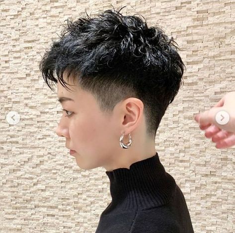 Learn how to rock a fabulous pixie cut with expert styling tips, product recommendations, and maintenance advice. Nonbinary Haircuts, Androgynous Haircut, Curly Pixie Hairstyles, Androgynous Hair, Short Hair Tomboy, Very Short Haircuts, Beautiful Braided Hair, Curly Pixie, Short Hair Trends