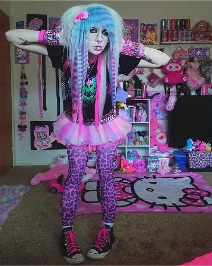 Scenekid Outfits, 2000s Rave Fashion, Scene Queen Outfit, Scene Kid Outfits, Scene Emo Fashion, Emo Room, Scene 2000s, Scene Queen, Scene Room