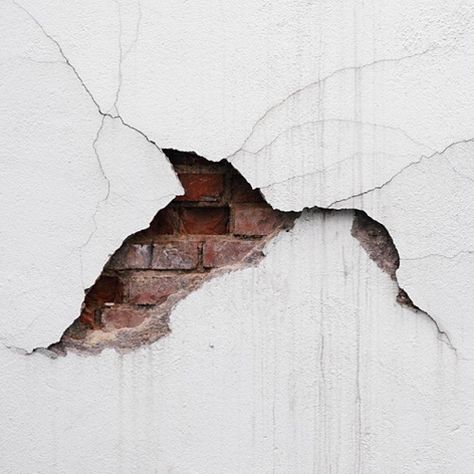 Break Wall, Growth And Decay, Cracked Wall, Brick In The Wall, House On A Hill, Pics Art, Color Textures, Brick Wall, Blog Photography