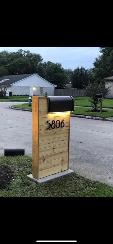 Lighted Mailbox Ideas, Mailbox Ideas With Light, Mailbox Lighting Ideas, Mailbox With Light, Diy Mailbox Ideas Outdoor, Wood Mailbox Ideas, Wooden Mailbox Ideas, Mailbox Makeover Diy, Farmhouse Mailbox Ideas