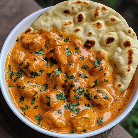 Butter Chicken With Naan, Butter Naan, Chicken With Garlic, Garlic Naan, Butter Chicken, Garlic Butter, Naan, Yum Yum, Amazing Food