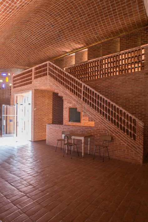 Hostels Design, Brick Works, Brick Interior, Brick Detail, Masonry Work, Brick Arch, Brick Art, Genius Loci, Architectural Design House Plans