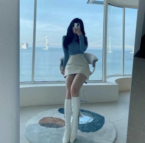 Handsome Women Fashion, Artist Hat Outfit, Travel Classy Outfit, How To Style White Thigh High Boots, School Woman Aesthetic, Wife Style Fashion, Gangnam Outfit, Outfits For Seoul, Cute Girlfriend Outfits