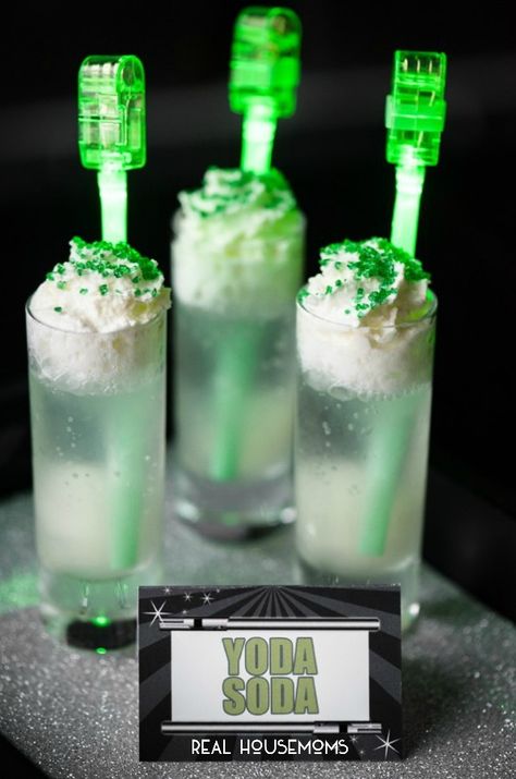 Yoda Soda with light saber straws is an easy to make and delicious drink that is perfect for any Star Wars fan! Yoda Soda Recipe, Yoda Soda, Star Wars Drinks, Star Wars Dessert, Star Wars Party Food, Kid Friendly Drinks, Star Wars Food, Party Drinks Alcohol, Lemon-lime Soda