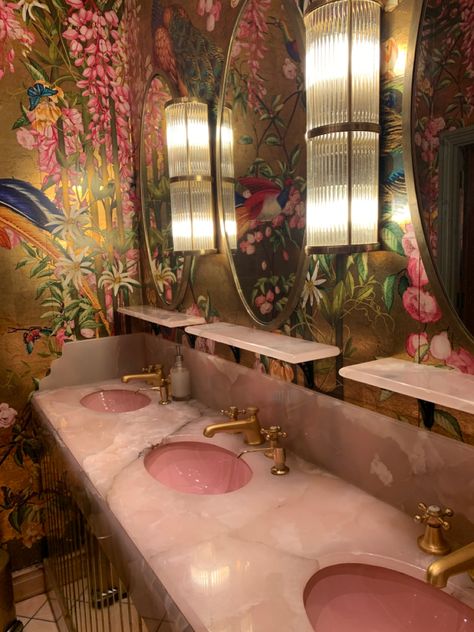 Exeter Aesthetic, Feminine Bathroom, Maximalism Interior, Moody Interior Design, Beach House Room, Dream House Aesthetic, Eclectic Bathroom, English Decor, The Ivy