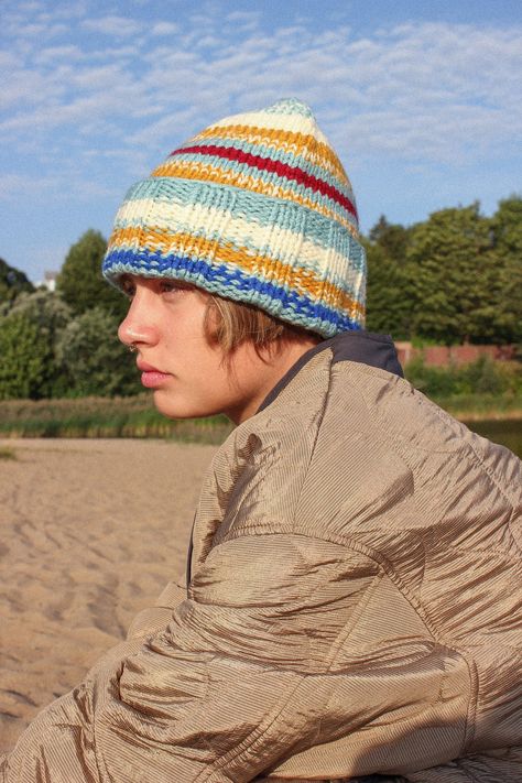 Knitted Hats Men, Knitted Beanie For Men, Knit Beanie Outfit, Colorful Beanie, Knitted Wool Beanie, Beanie Outfit, Striped Beanie, Knitted Beanies, Striped Hat