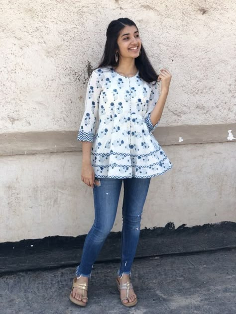 Jeans Tops Indian Style, Short Kurti Designs, Cotton Short Tops, Cotton Tops Designs, Short Kurtis, Stylish Kurtis Design, Simple Kurti, Simple Kurta Designs, Designer Kurti Patterns