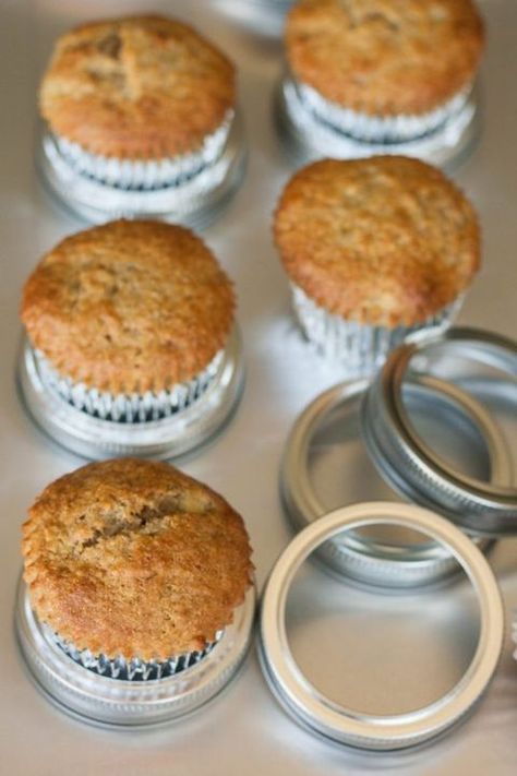 Cupcake Tricks, Baking Hack, Bake Cupcakes, Mason Jar Desserts, Dessert In A Jar, Easy Hacks, Muffin Tin Recipes, Cupcake Tins, Mason Jar Meals