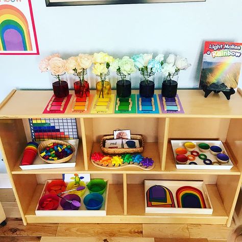 Montessori, Montessori Art Shelf Preschool, Art Shelf Montessori, Montessori Shelf Activities, Spring Montessori Shelf, Reggio Rainbow Ideas, Preschool Art Shelf, March Montessori Shelves, Rainbow Montessori Activities