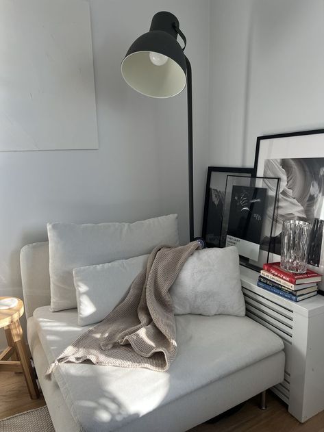 Ikea Linnebäck Chair, Room Couches Ideas Bedrooms, Small Bedroom With Reading Nook, Ikea Soderhamn Chair, Ikea One Room Apartment, Corner Couch Bedroom, Lounge Corner Bedroom, Floor Lamp Ikea, Reading Corner Minimalist