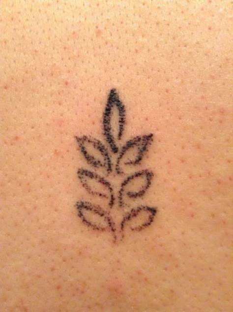 Stick And Poke Ankle Tattoo, Male Stick And Poke Tattoo, Stick N Poke Tattoos Aesthetic, Cute Stick And Poke Ideas, Easy Stick N Poke, Simple Stick N Poke, Stick N Poke Tattoo Ideas, Aesthetic Stick And Poke, Stick N Poke Ideas Grunge