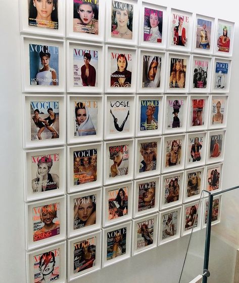 Vogue Cover Wall Art, Wall Art Bedroom Artwork, Magazine Gallery Wall, Vogue Home Decor, Aesthetic Medal Display, Framed Magazine Covers, Magazine Cover Wall Art, Magazine Decor Ideas, Vogue Room Decor