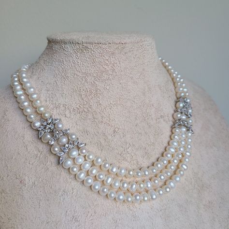 3 Layer Pearl Necklace, Bridgerton Diy, Millions Dollars, Pearl Diamond Necklace, Cabin Door, Layered Pearl Necklace, Bride Necklace, Real Pearl Necklace, Pearl Jewelry Design