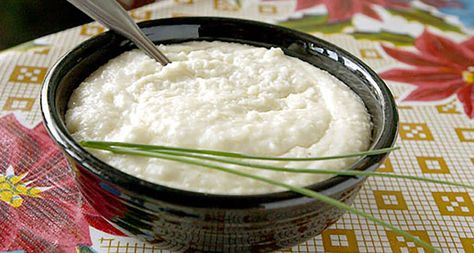 How to Make Grits | Flying Biscuit Cafe's Recipe | Southern Kitchen Cheddar Grits Recipe, Cheddar Grits, Stone Ground Grits, Creamy Grits, Cheesy Grits, Grits Recipe, Signature Dishes, Southern Cooking, White Cheddar