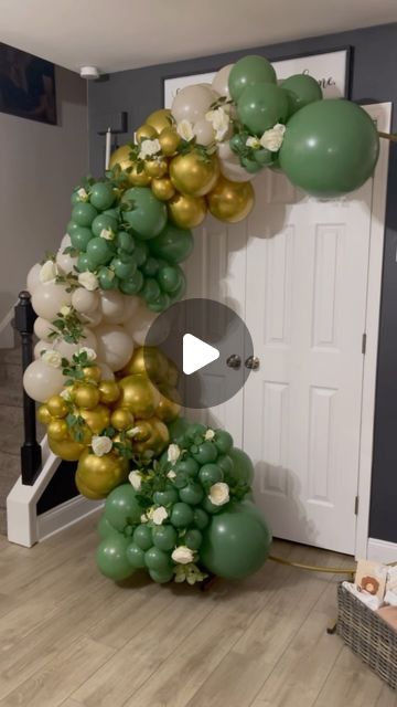 SweetDecor LLC. on Instagram: "So simple yet such an elegant look for a beautiful mom to be!! 😍💕

This was an at home “sprinkle” which was just intimate and beautiful! So happy we were able to create this for our friend!! This could be used for any occasion! Book yours now!!!! 💗💗

#babyshower #baby #genderneutral #elegant #balloons #balloongarland #gold #balloondecor #decor #circlebackdrop" Balloon Crafts, Balloon Columns, Elegant Look, Balloon Decor, Mom To Be, Gold Balloons, Happy We, Balloon Garland, Family Reunion