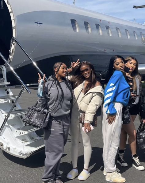 Black Friends Traveling, Black Friends Travel Aesthetic, Successful Friend Group Aesthetic, Girl Trip Aesthetic Black Women, Girl Trip Black Women, Friends Aesthetic Black Women, Black Women Sisterhood, Girls Trip Black Girls Aesthetic, Travel Girl Aesthetic Black Women