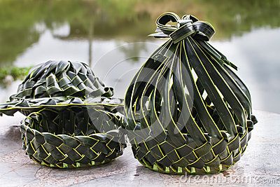 Leaf Weaving, Palm Leaf Basket, Leaf Basket, Palm Leaf Baskets, Palm Leaf Art, Palm Frond Art, Flax Weaving, Coconut Leaves, Deco Nature