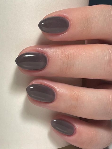 dark gray almond shaped nails Short Dark Gray Nails, Jelly Grey Nails, Steel Grey Nails, Gray Sns Nails, Gray Jelly Nails, Gray Brown Nails, Korean Nails Winter, Grey Color Nails, Grey Jelly Nails