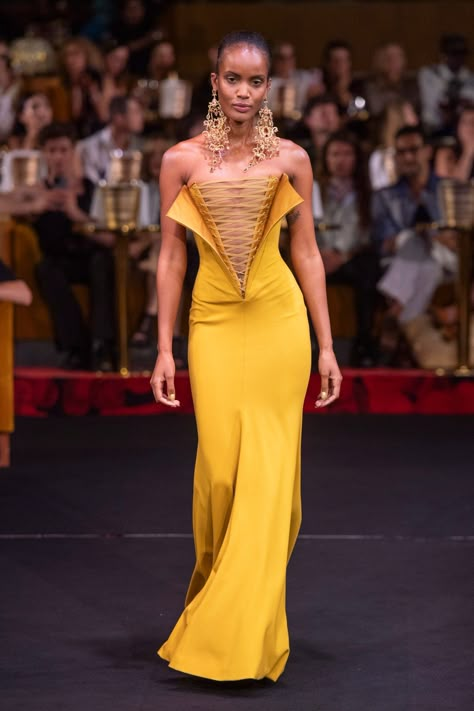 Alexis Mabille Fall 2024 Couture Fashion Show & Collection Review [PHOTOS] Chanel And Dior, Couture 2024, Fall Couture, Fashion Dream Job, Yellow Clothes, Alexis Mabille, Iconic Dresses, Long White Dress, Creation Couture