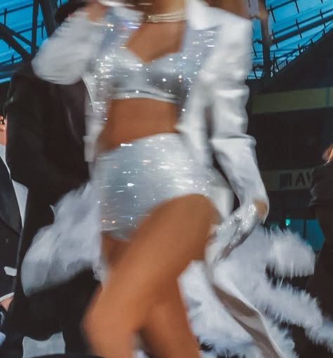 Eras Tour Blurry Aesthetic, Aesthetic Era, Eras Tour Pics, Photos Of Taylor Swift, Estilo Taylor Swift, Taylor Swift Cute, Taylor Swift Concert, Taylor Swift Album, Taylor Swift Wallpaper