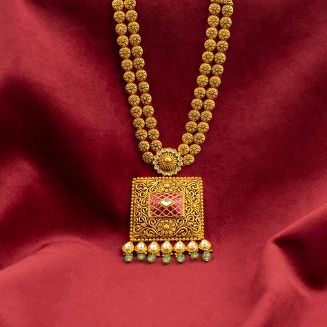 Explore Kalyan’s gorgeous antique gold pendant designs collection! Pick your choice today! Latest Gold Pendant Jewelry, Gold Pendant Indian, Haram Designs Gold Latest, Gold Pendant Designs, Antique Gold Pendant, Indian Gold Necklace Designs, Draping Styles, Kalyan Jewellers, Jewel Design