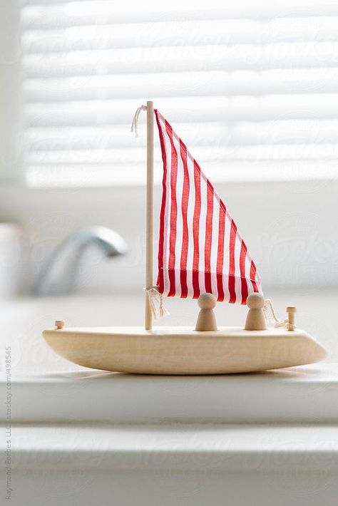 Toy Sailboat, Wooden Sailboat, Wooden Bath, Toy Boat, Baby Necessities, Wood Boats, Boat Painting, Beach Toys, Wood Carving Patterns