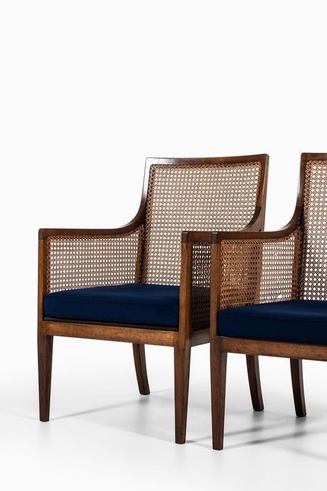 Woven Furniture Design, Pretty Furniture, Townhouse Interior, Easy Chairs, Studio Chairs, Cane Furniture, Furniture Details Design, Woven Furniture, Restaurant Interior Design