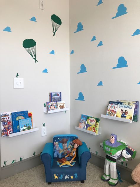 Toy Story Reading Corner, Toy Story Bedroom Decor, Toy Story Playroom Ideas, Toy Story Themed Room, Toy Story Playroom, Toy Story Toddler Room, Toy Story Room Ideas, Toy Story Bedroom Ideas, Andys Room Toy Story