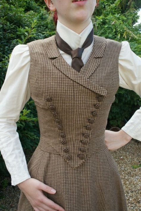 Without jacket Steampunk Clothing, Steampunk Mode, Walking Dress, Mode Retro, Victorian Costume, Look Retro, Steampunk Costume, Victorian Clothing, Alt Girl