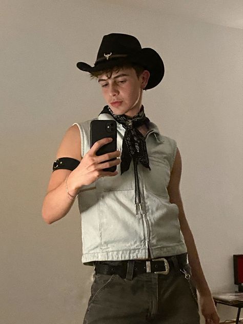 Halloween Cowboy Men, Aesthetic Cowboy Outfit, Mens Pride Outfit, Cowboy Festival Outfit Men, Cowboy Asethic Outfits, Halloween Party Outfits Men, Gay Men Halloween Costumes, Cowboy Carter Party, Cowboy Inspired Outfit Men