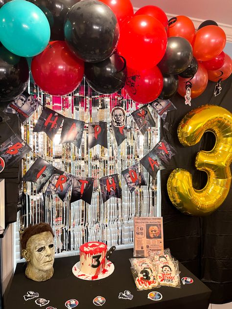 Micheal Myers Birthday Party Ideas, Scream Movie Birthday Party, Killer Birthday Theme, Horror Movie Party Ideas, Horror Movie Birthday Party, Horror Birthday Party Ideas, Horror Themed Birthday Party, Horror Birthday Party, Kids Movie Party