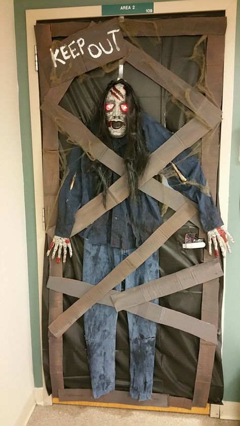 Scary Halloween door decoration Heloween Decoration Office, Halloween Decorating Contest Office, Scary Doors For Halloween, Spooky Door Ideas, Scary Door Ideas, Halloween Door Decorations Classroom Scary, Haunted Door Decorations, Scary Office Decorations, Creepy Door Decorations