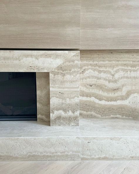 Travertine Fireplace With Mantel, Contemporary Farmhouse Fireplace, Travertine Fireplace Ideas, Raked Plaster Fireplace, Travertine Fireplace Surround, Contemporary Fireplace Wall, Sculptural Fireplace, Fireplace Travertine, Travertine Fireplace