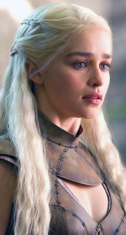 Tumblr Daenerys Hairstyle, Daenerys Hair, Emilie Clarke, Daenerys Targaryen Cosplay, Emilia Clarke Daenerys Targaryen, Game Of Throne Daenerys, Game Of Thrones Dragons, Gra O Tron, Athletic Hairstyles