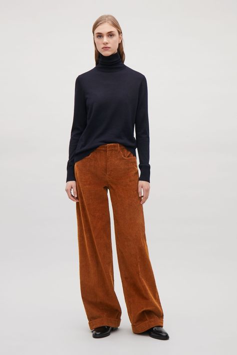 Corduroy Trousers Outfit, Wide Leg Pants Winter, Corduroy Outfit, Orange Trousers, Corduroy Fashion, Jewel Colours, Corduroy Pants Outfit, Inspirational Outfits, Marlene Hose