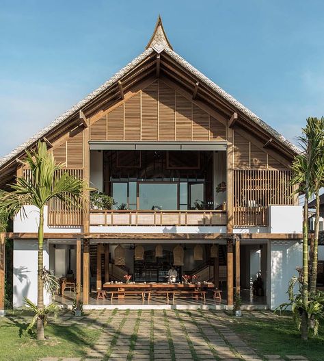 This is a look at the back of the house with a large open balcony at the upper level directly above the dining area. Bali Jungle, Tropical Beach Houses, Jungle House, Bali House, Thai House, Tropical Architecture, Rest House, Architectural Design House Plans, Architecture Building Design