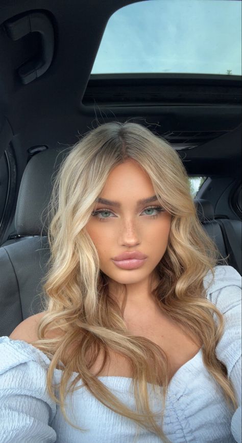 Pretty Girl Pfp Blonde Hair, Pretty Blonde Girl, Blonde Selfies, Pretty Blonde Hair, Selfie Picture, Car Selfie, Blonde Aesthetic, Pretty Blonde, White Blonde